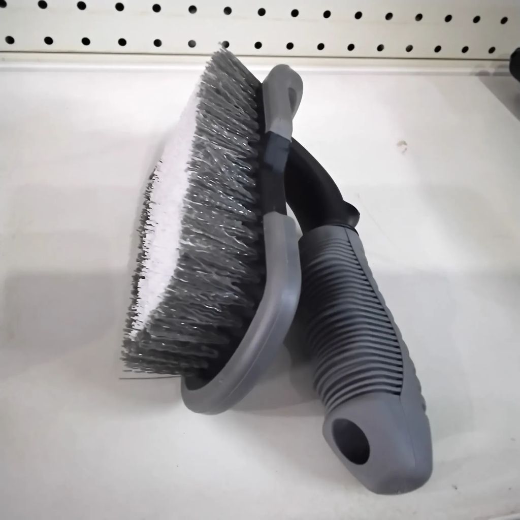 Grosse brosse de roue