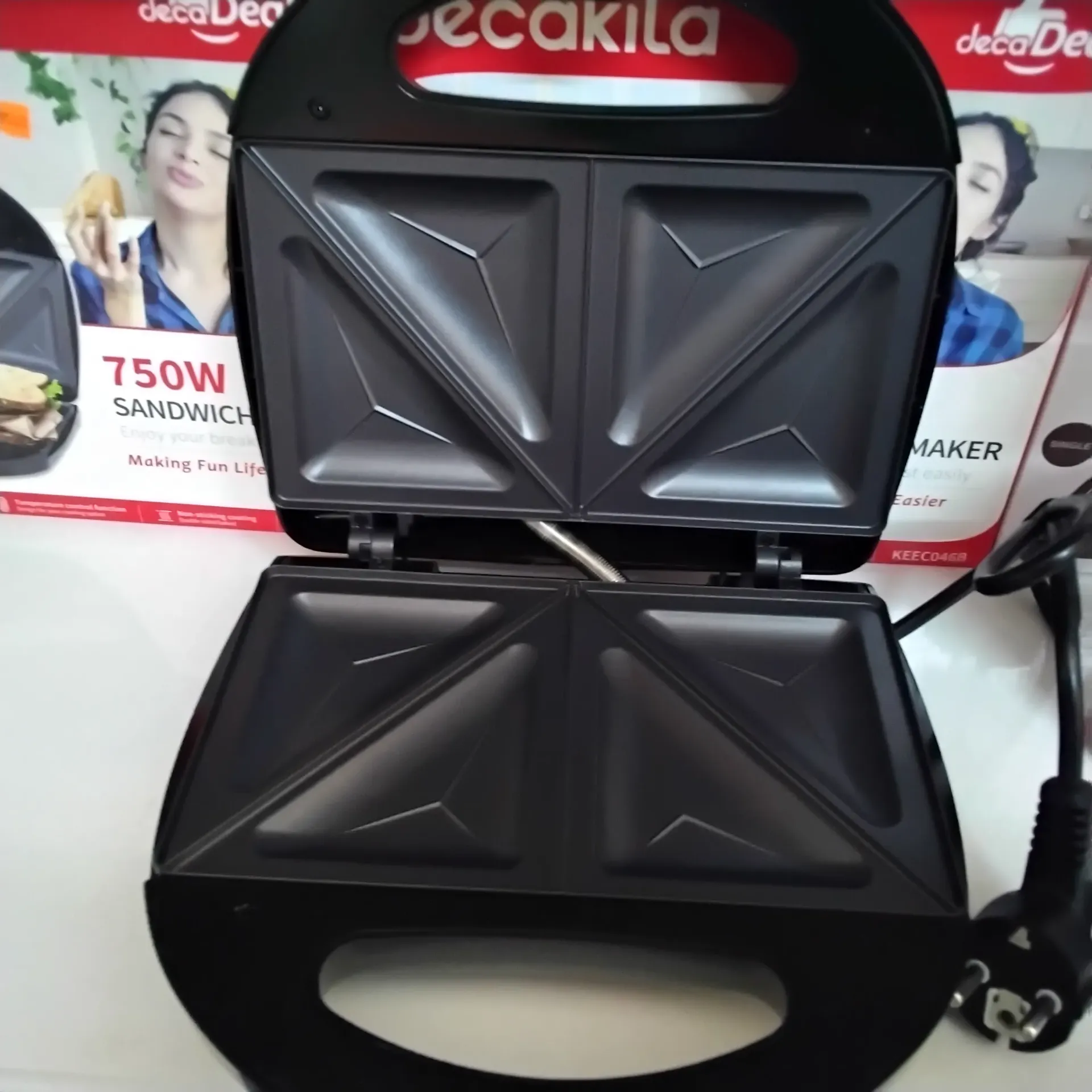 Sandwich maker  750w