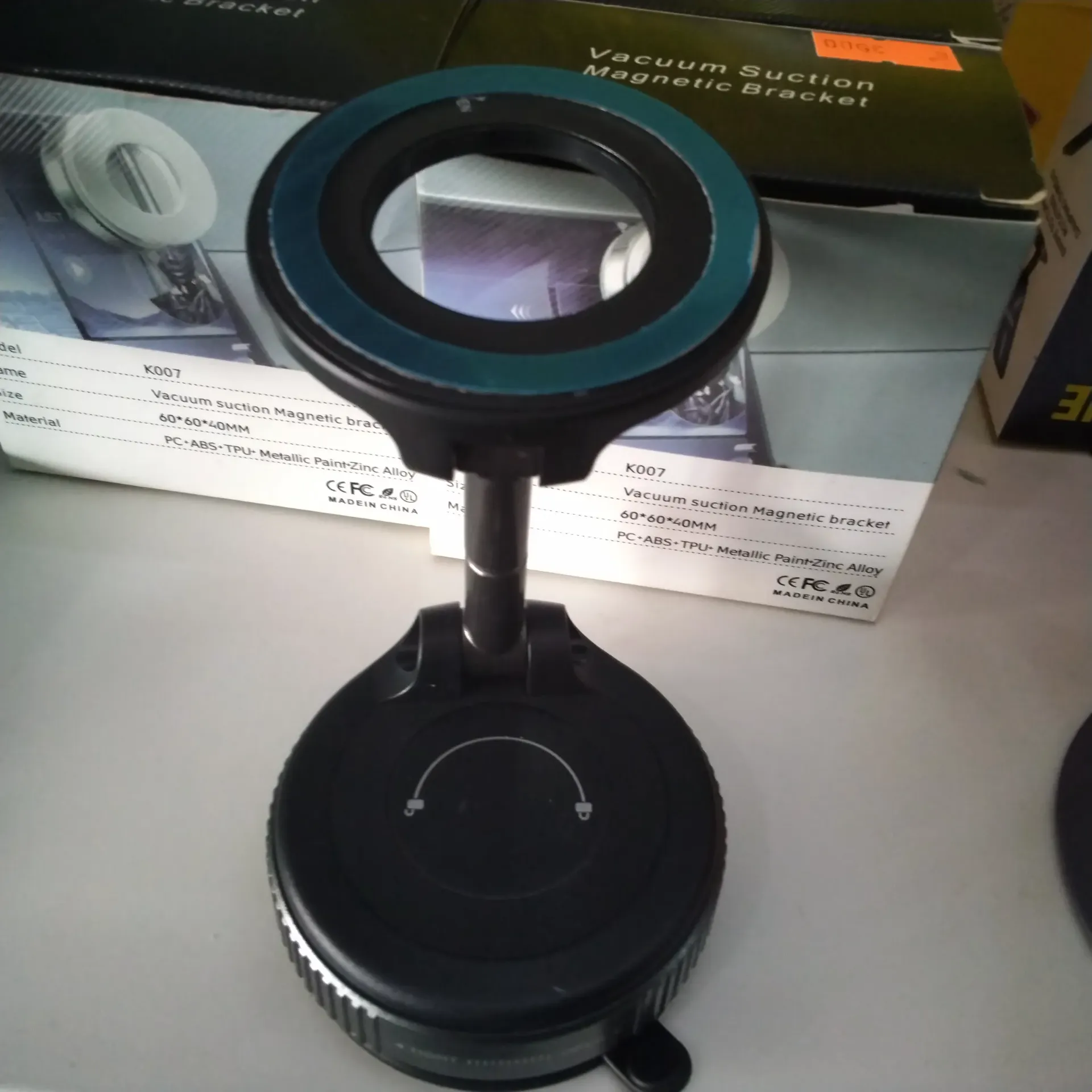 Vaccum suction magnetic braquet
